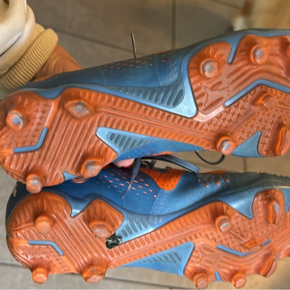 Puma soccer cleats size 3 - Picture 3 of 4
